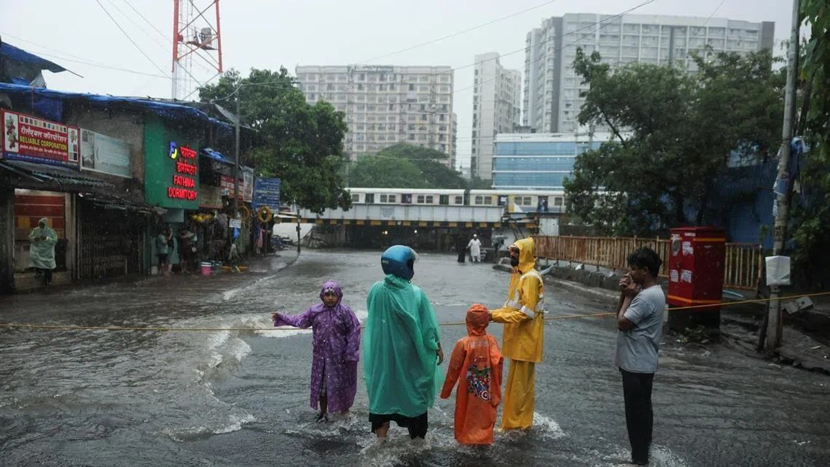 Mumbai's Monsoon Toll: Two Deaths Spark Calls for Accountability as Orange Alert Issued