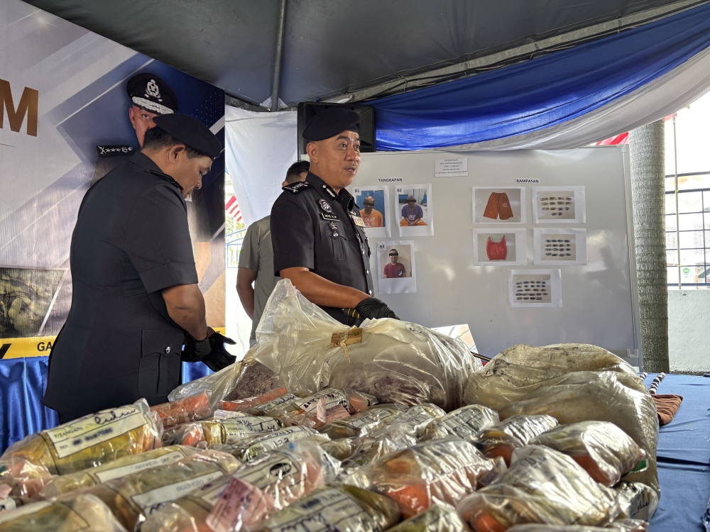 Drugs Worth RM18,534 Found in Lumut Police Cell; Constable Among Three Arrested