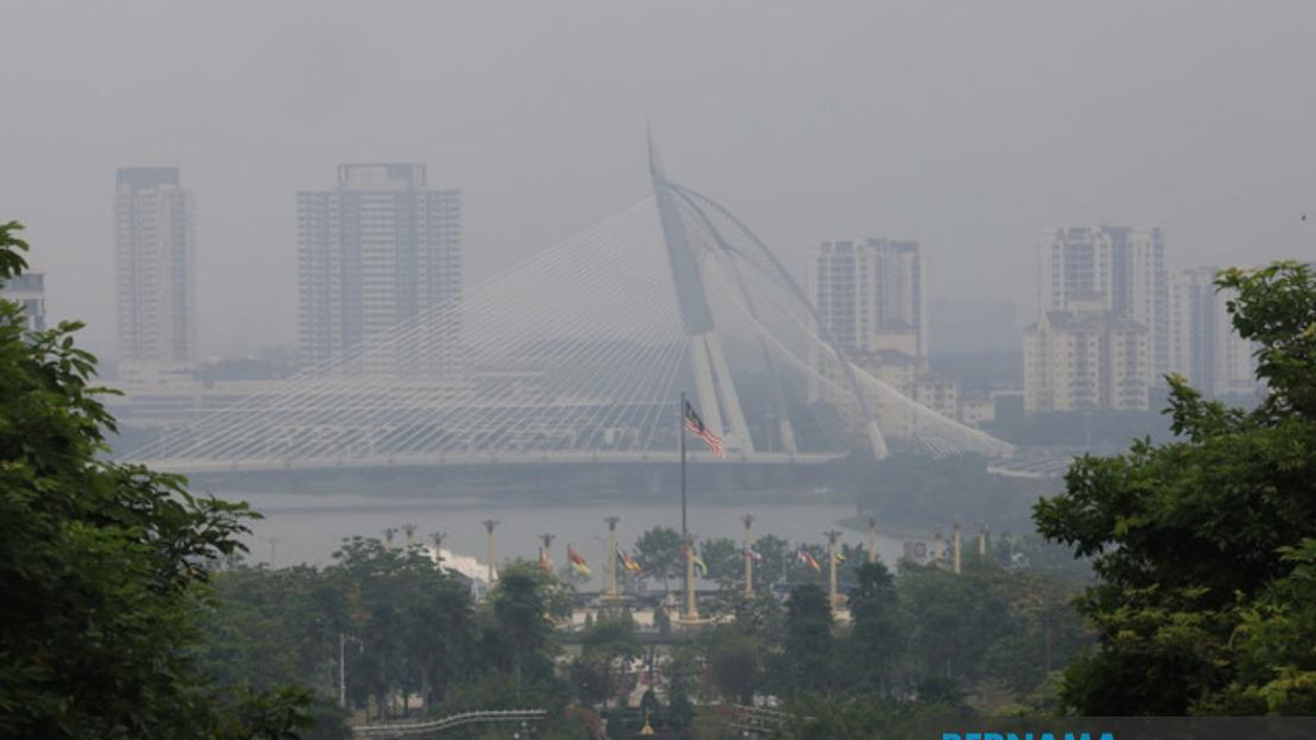 JAKIM Organises Special Prayers at Three Major Mosques as Haze Blankets Nation