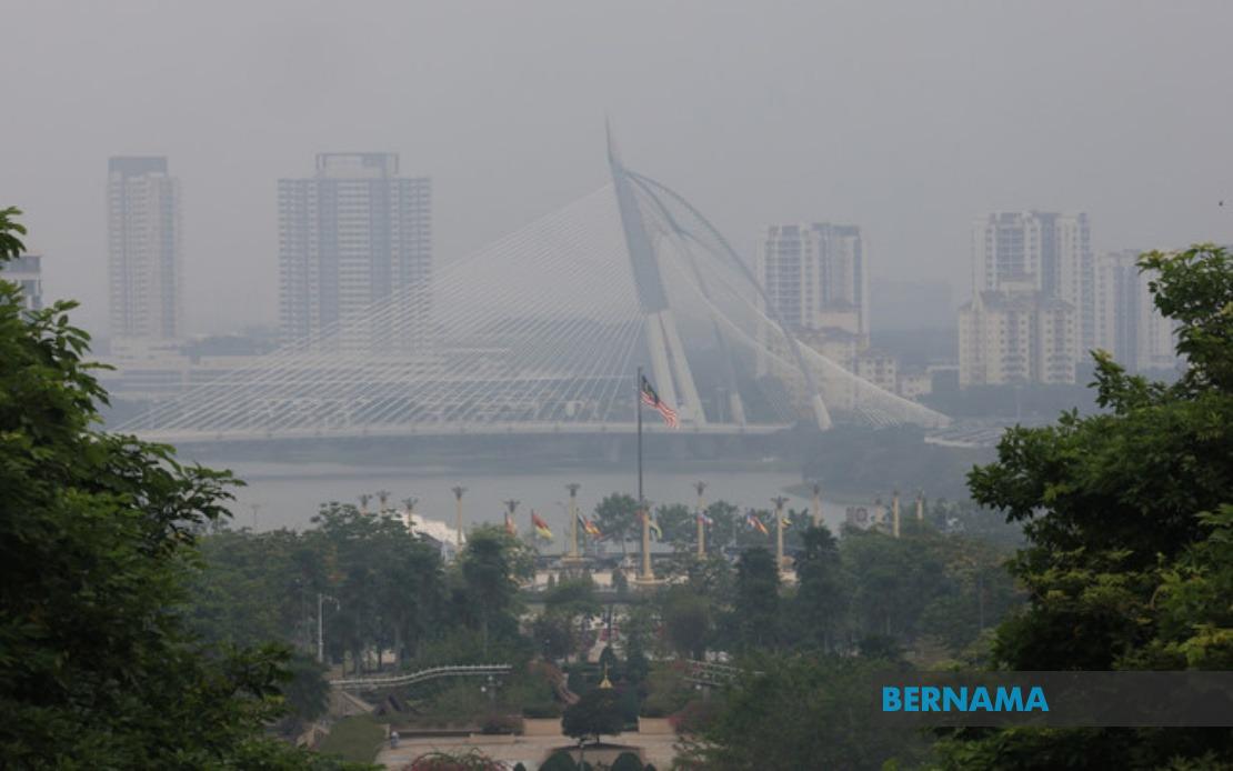 JAKIM Organises Special Prayers at Three Major Mosques as Haze Blankets Nation