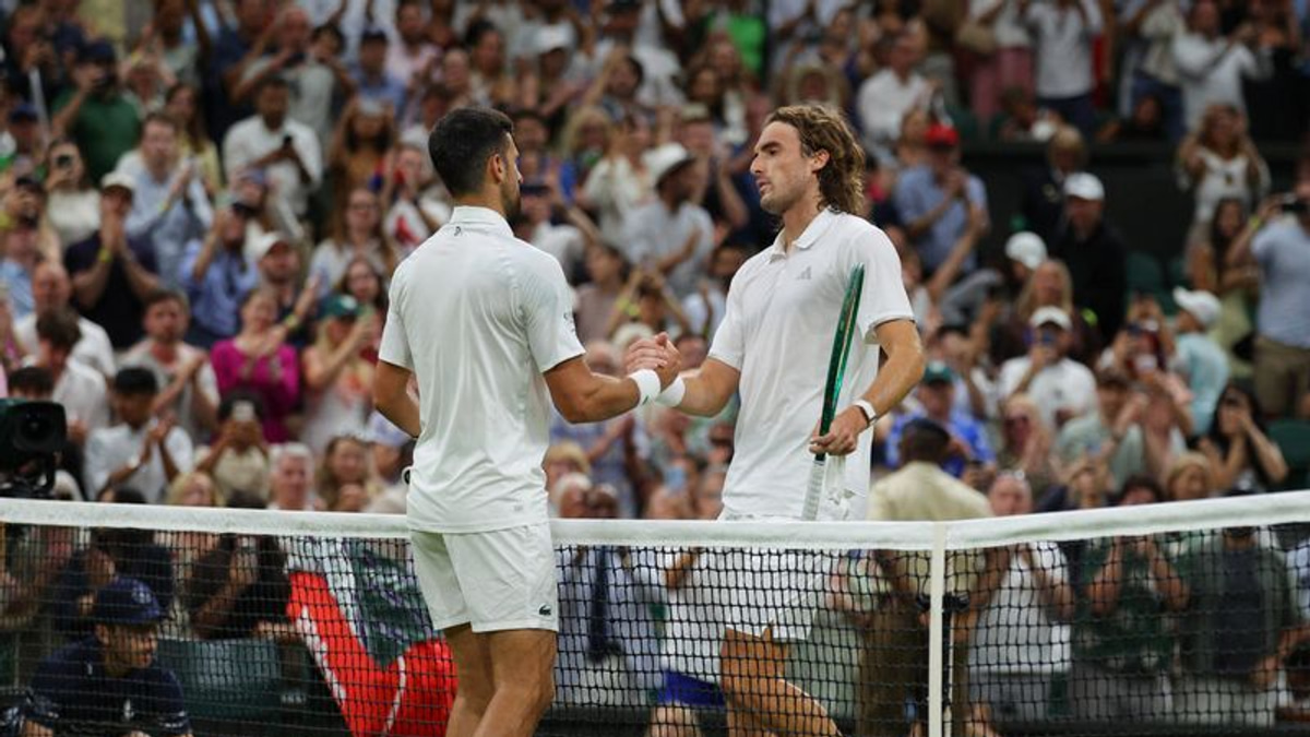 Djokovic Sweeps Past Tsitsipas to Reach Wimbledon Third Round