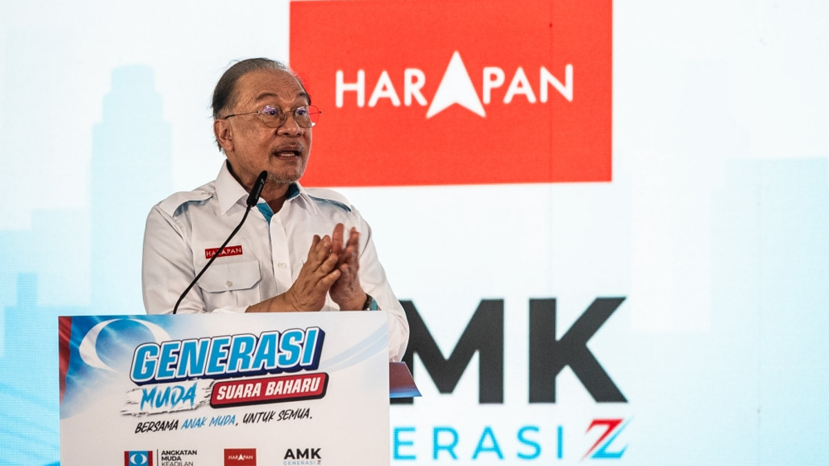 Anwar Links Development Funding to Political Support, Excludes Opposing MPs