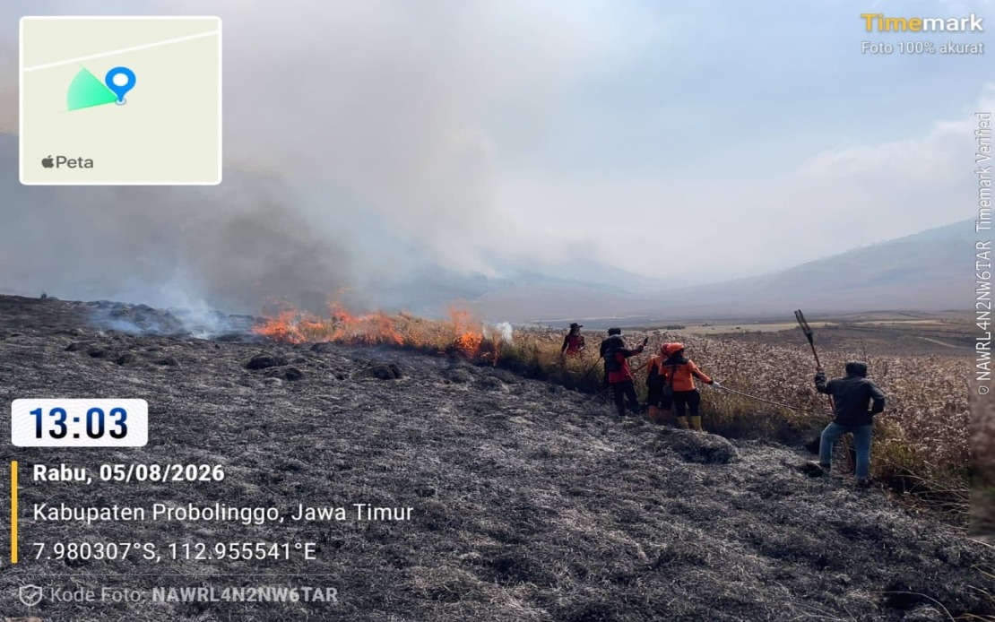 Indonesian Authorities Deploy Helicopters To Combat Expanding Mount Bromo Wildfire