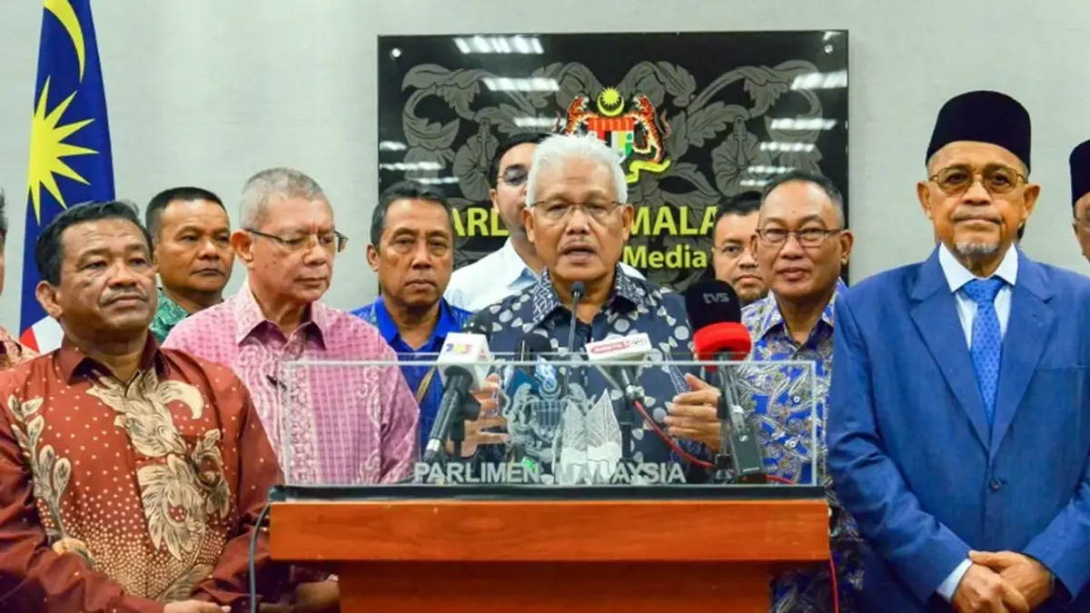Government Must Clarify Azam's Role at Anti-Financial Crime Centre, Opposition Demands