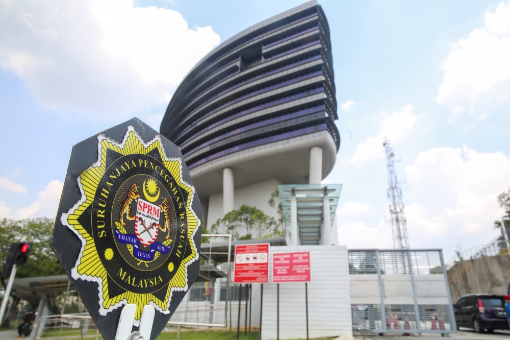 Five More Immigration Officers Arrested in MyIMMs Hacking Scandal