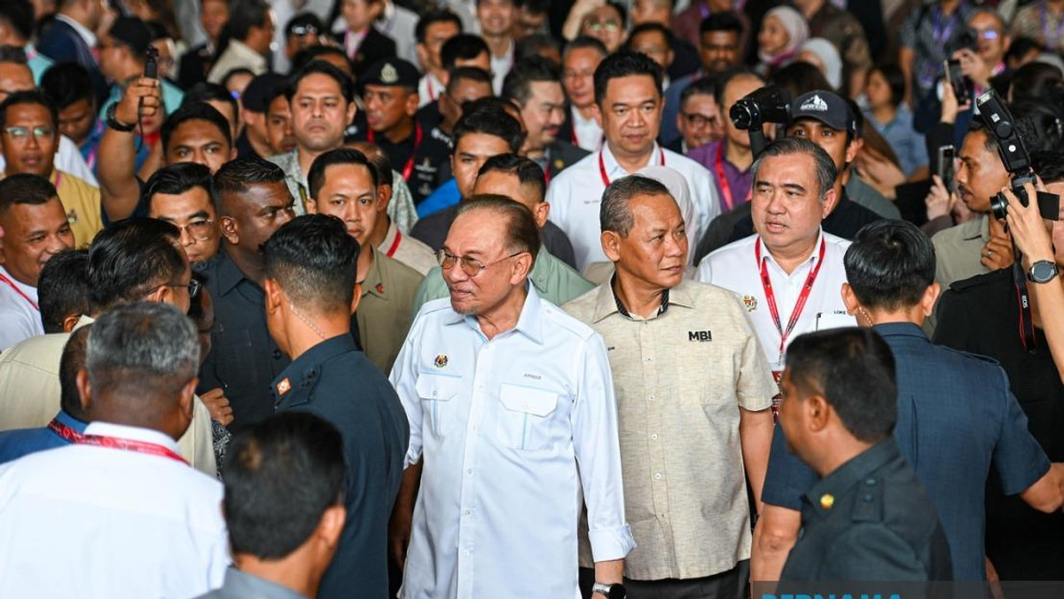 Anwar Urges Melaka DAP To Reconsider Exit From State Coalition