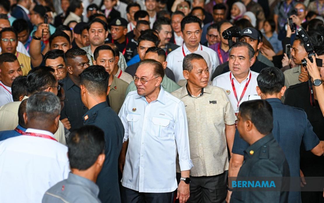 Anwar Urges Melaka DAP To Reconsider Exit From State Coalition