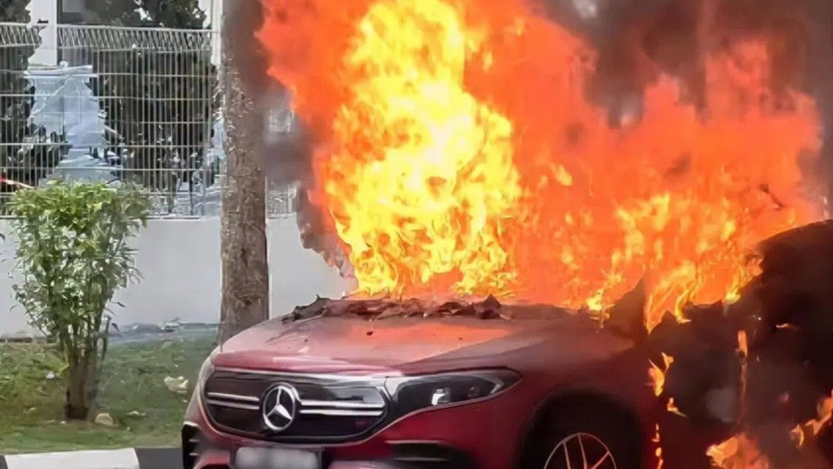 Electric vehicle erupts in flames at Woodlands carpark; battery suspected as source