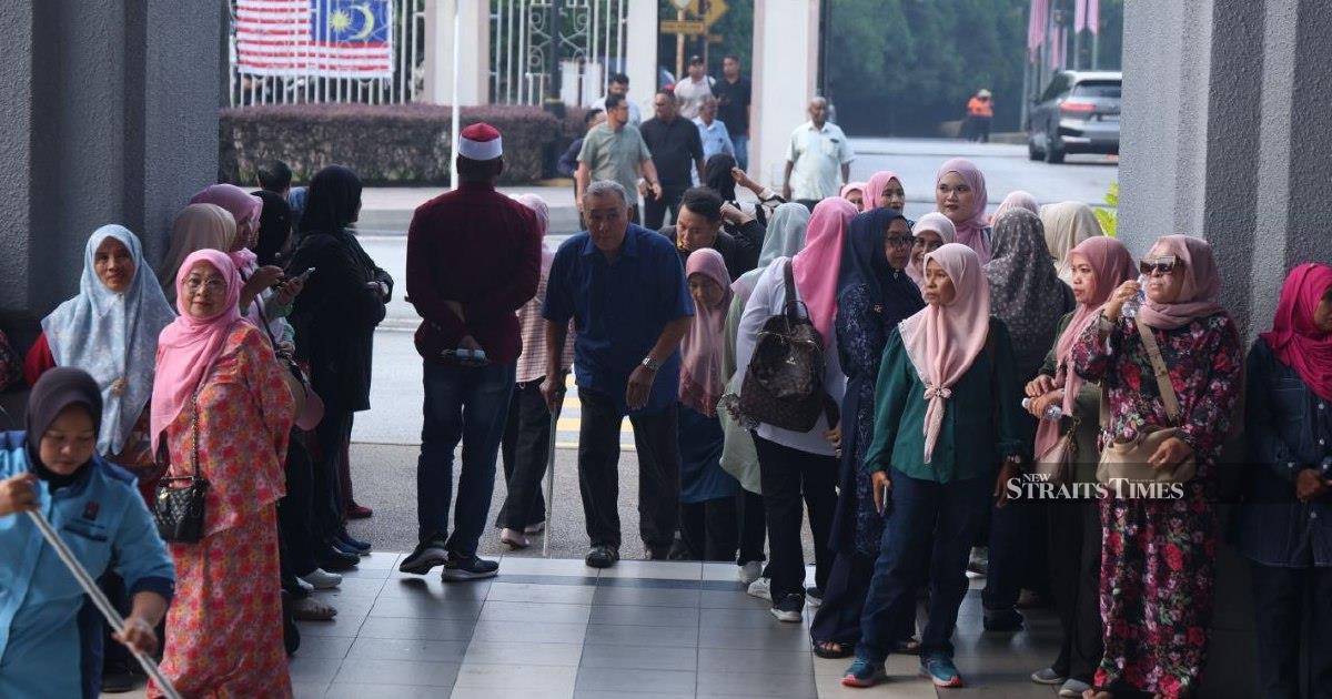 Media Descends on KL Court Complex as Ismail Sabri Faces Charges