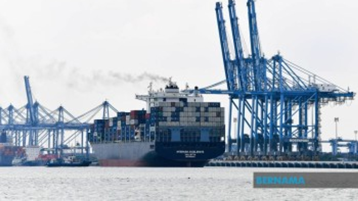 Malaysia's Export Surge Accelerates: Analysts Raise 2026 Growth Forecast to 21.7%