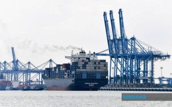 Malaysia's Export Surge Accelerates: Analysts Raise 2026 Growth Forecast to 21.7%
