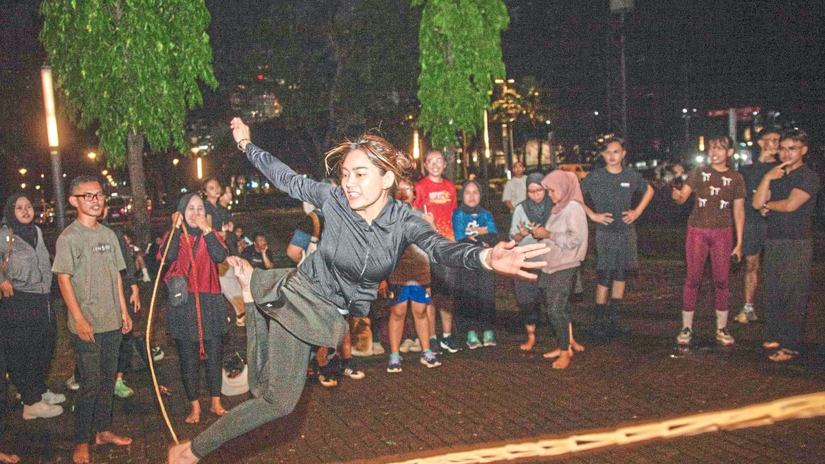 Jakarta's Burnout Crisis Finds Unlikely Relief in Childhood Games