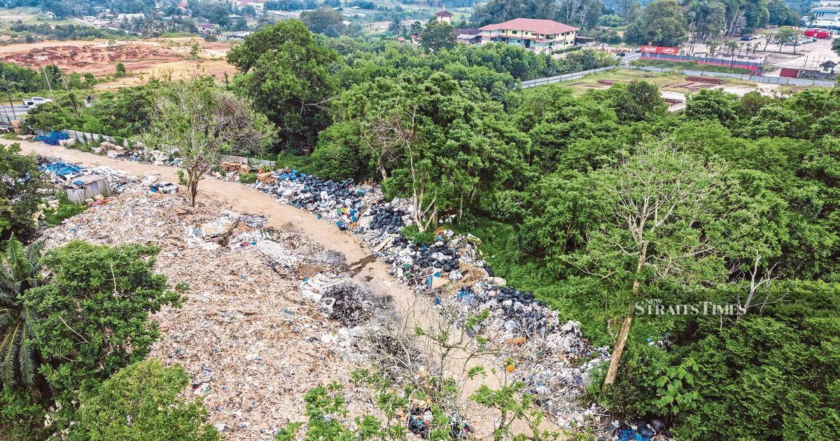 Johor Forms Task Force to Probe Alleged Illegal Singapore Construction Waste Dumping in Pontian