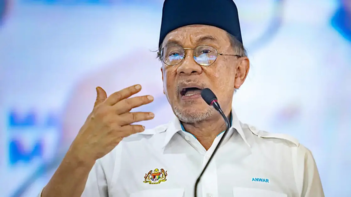 Anwar Issues Stern Warning to Ministers Over State Election Conduct