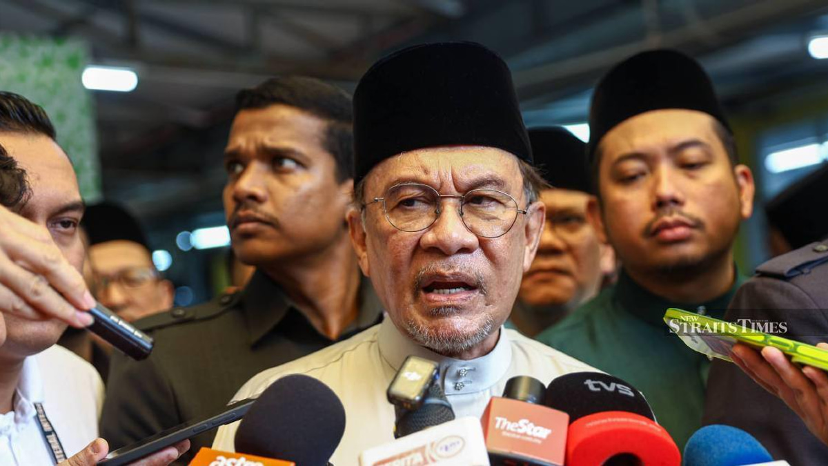 Only the Monarch Can Remove Azam Baki From NFCC Board, Anwar Clarifies