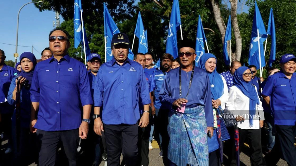 Johari Ghani Campaigns for BN's Tiram Candidate Ahead of Johor Election