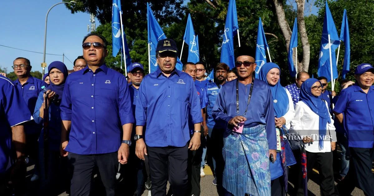 Johari Ghani Campaigns for BN's Tiram Candidate Ahead of Johor Election