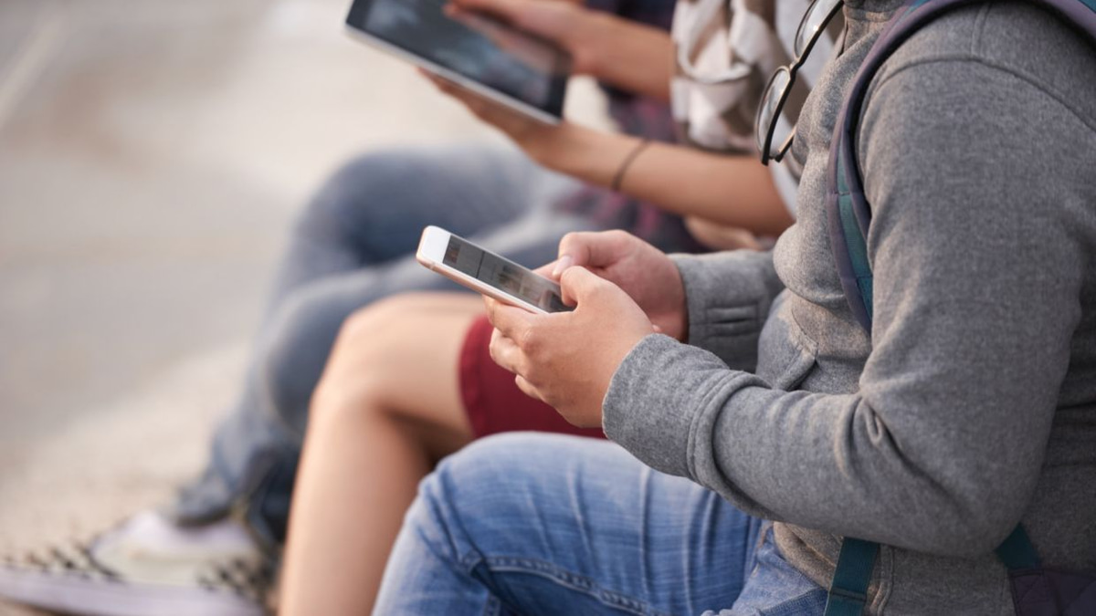 Global Push to Restrict Child Access to Social Media Faces Implementation Challenges