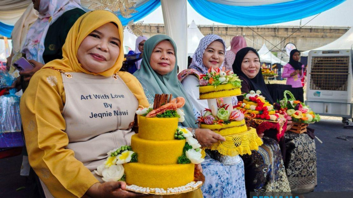 From Resort Worker to Culinary Artist: How One Kelantan Woman Built a Thriving Pulut Kuning Business