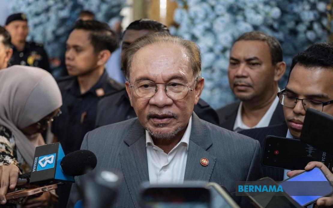 Anwar Yet to Receive Full Briefing on Melaka DAP Lawmakers' Exit from State Government