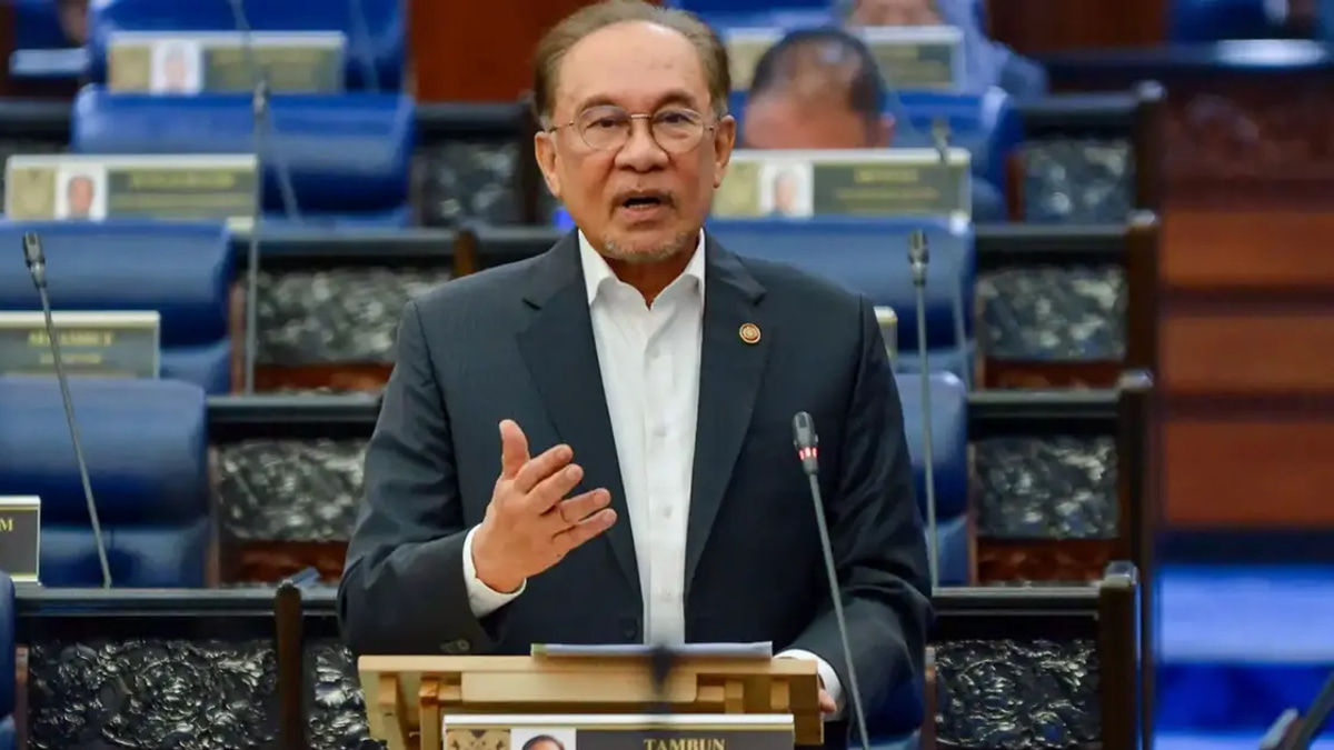 Anwar Rejects Early Election Calls, Urges Public Patience on Government Agenda