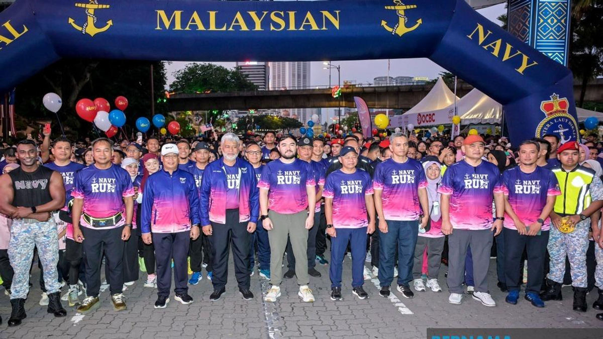 Raja Muda Of Selangor Flags Off Navy Run 2026, Joins Record 15,000 Runners