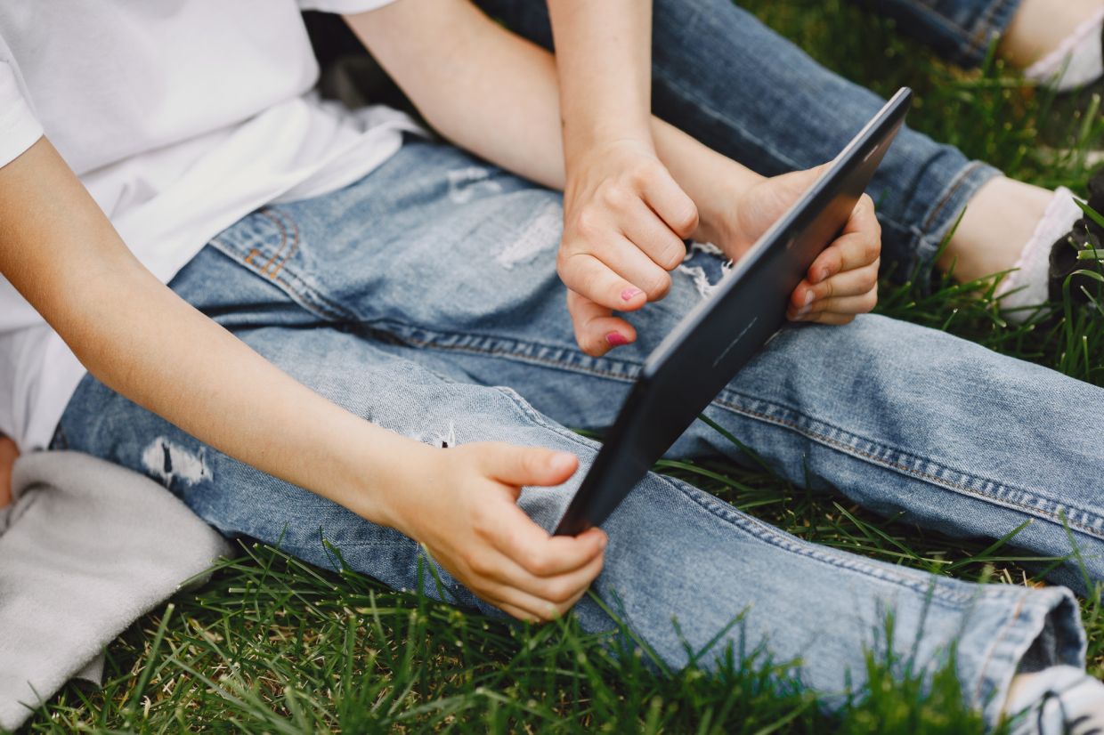The Silicon Valley Paradox: Tech Titans Shun Screens for Their Own Children
