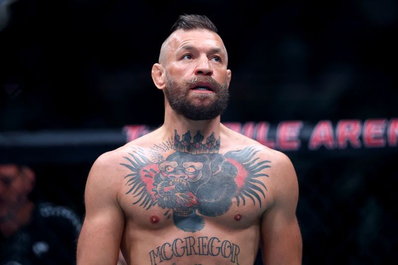 McGregor's UFC Comeback Derailed by Knee Injury After Just 60 Seconds