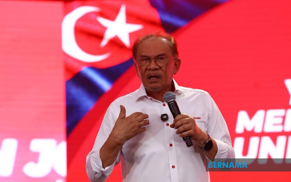 Anwar Denies Purchasing New BMW, Clarifies Mercedes Gift From King