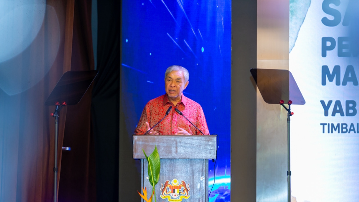 Zahid dismisses reports of secret coalition talks, reinforces backing for current unity administration