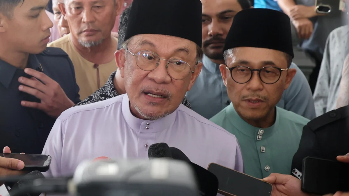 PM Anwar orders local councils to cut bureaucratic delays, accelerate approval timelines