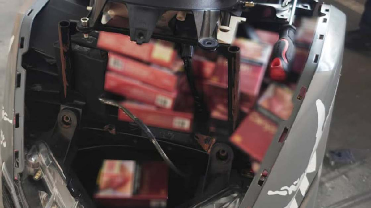 Woman Detained at Tuas Checkpoint for Attempting to Smuggle 400 Cigarette Packets