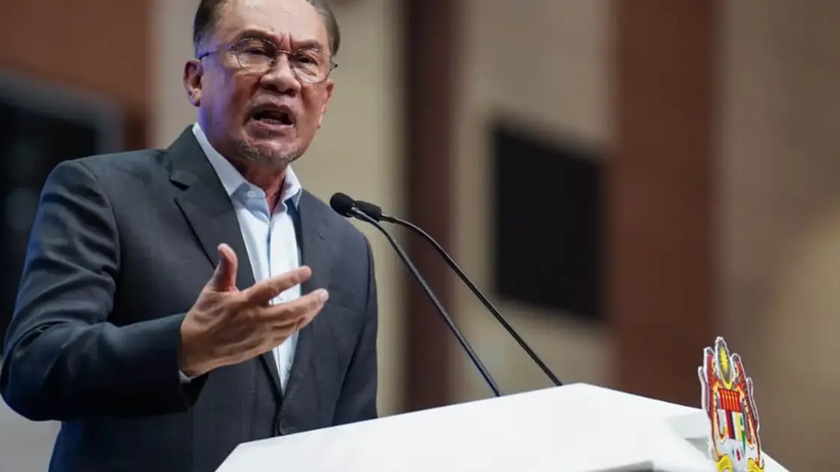 Anwar Has Path Forward on Reforms Despite Political Pressures, Says Khairy
