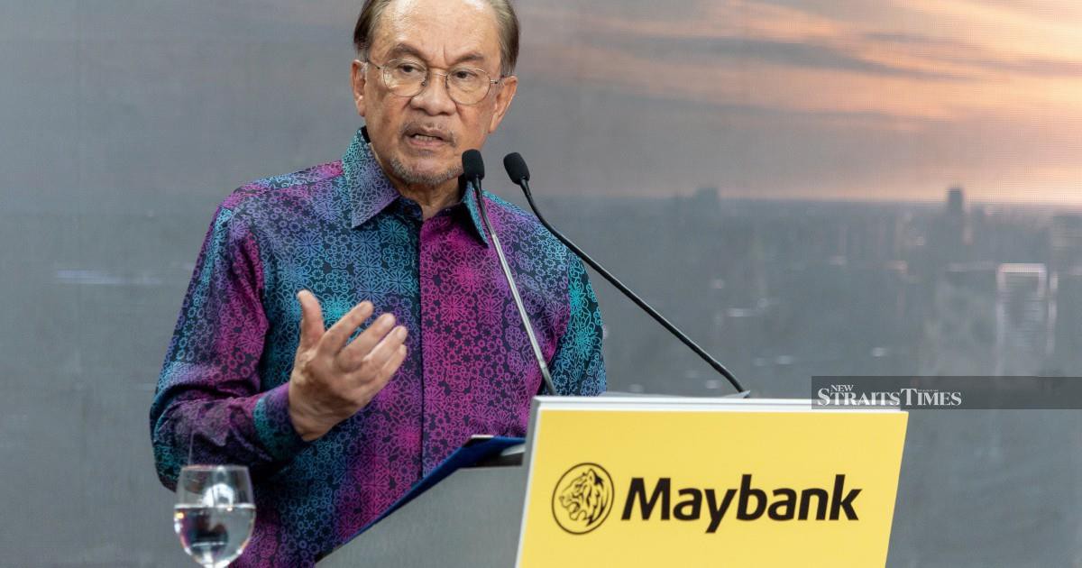 Anwar celebrates Maybank's emergence as regional banking powerhouse