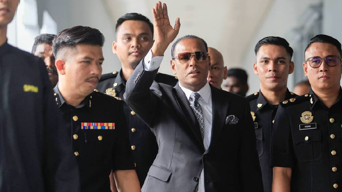 Former HR Minister Saravanan faces court as supporters rally with patriotic chants