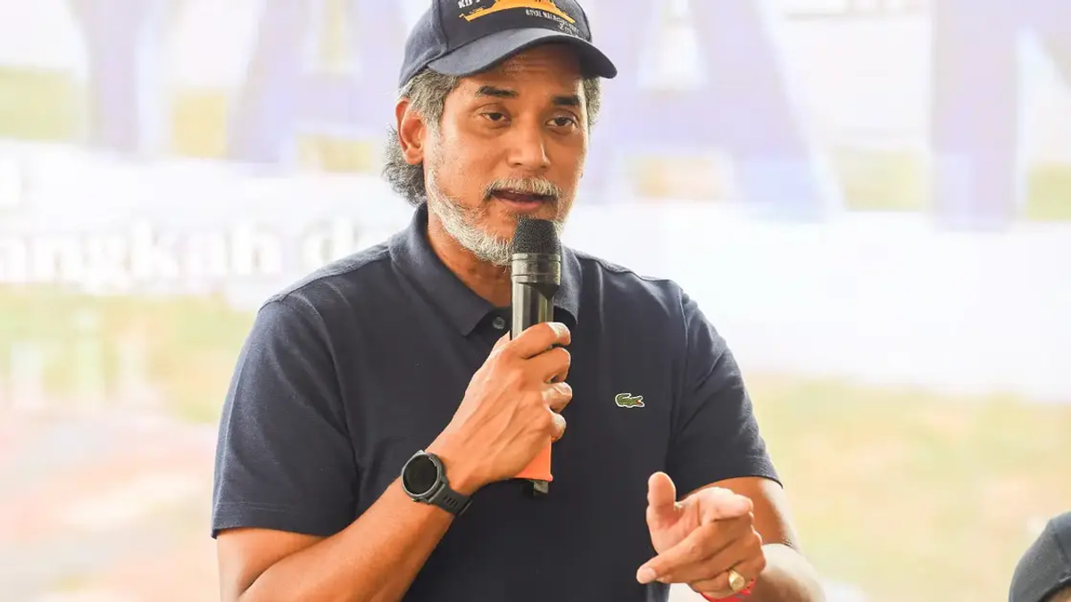 Khairy Attacks PH's Election Pledges as Derivative of BN's Original Promises