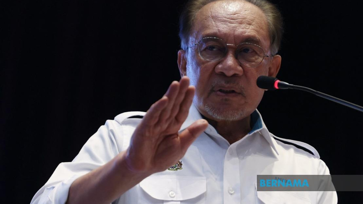Anwar Calls On Political Parties To Keep Royal Institutions Out Of Election Disputes