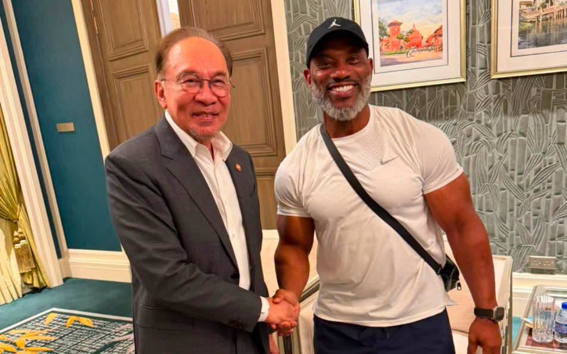 PM Anwar Ibrahim Meets Bodybuilding Icon Dexter Jackson, Jokes About Gym Time