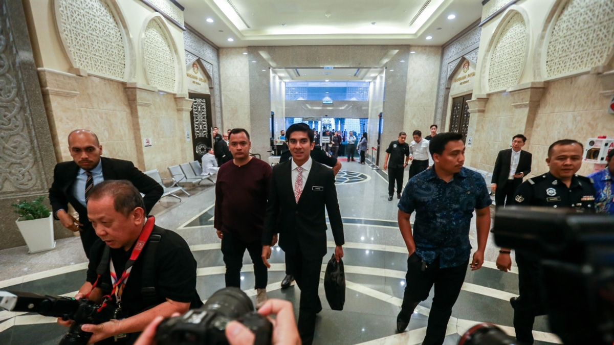 Syed Saddiq Awaits Federal Court's Decision in High-Profile Case as Supporters Rally