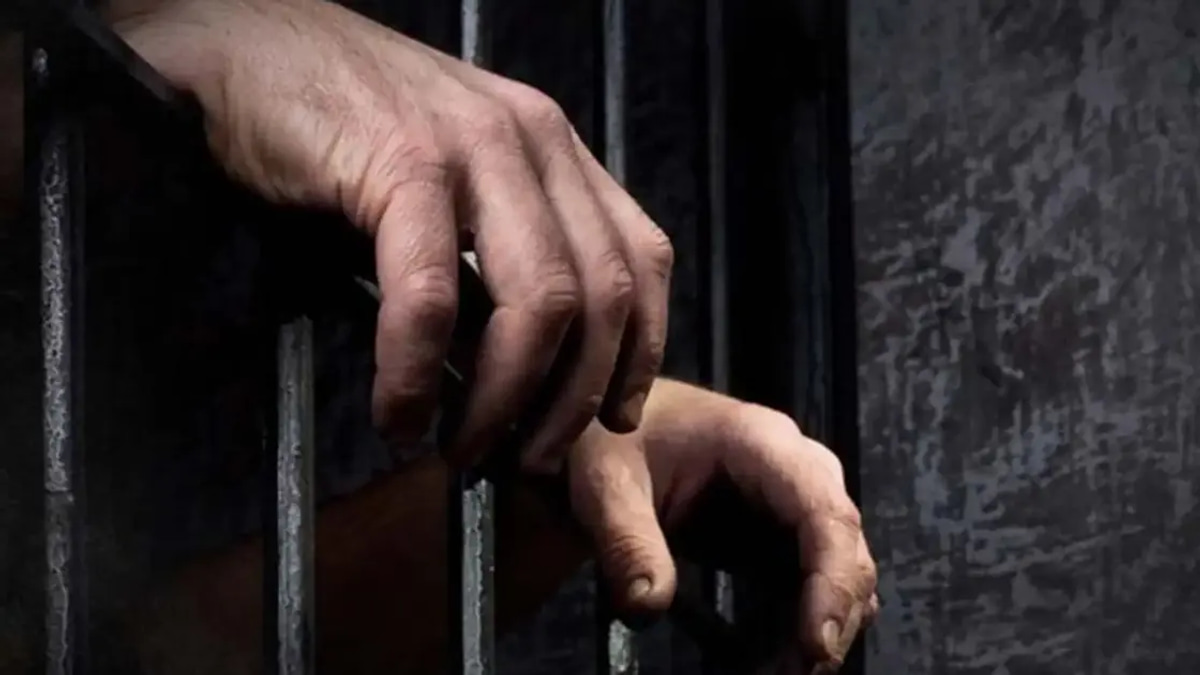 Elderly Man Imprisoned for Unpaid RM1,000 Fine Following Police Assault Conviction