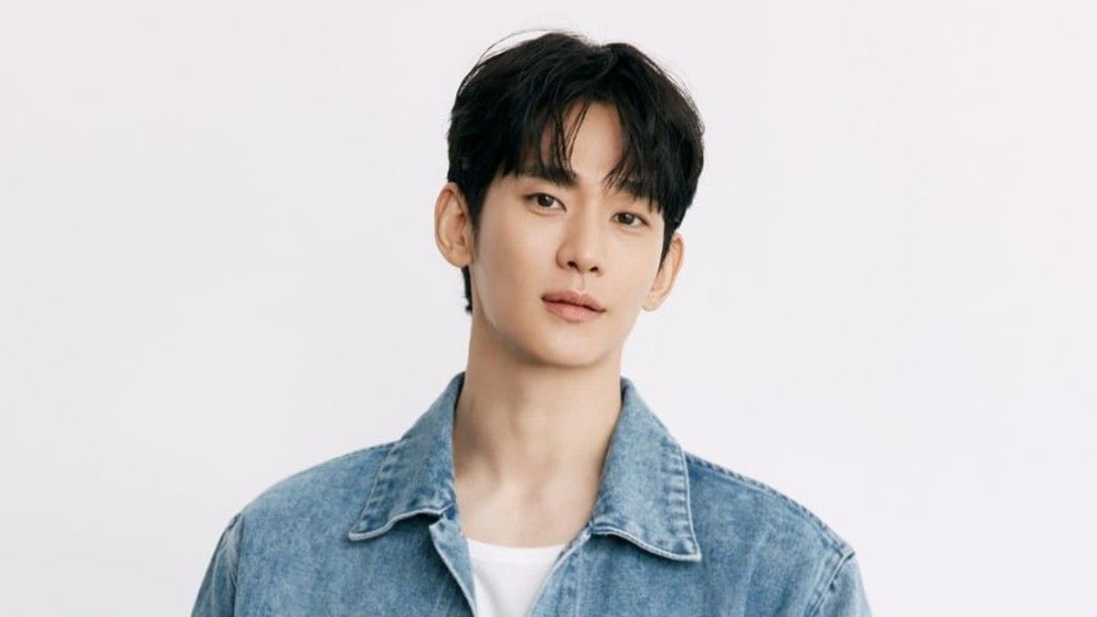 Kim Soo-hyun Resurfaces with Bench Campaign After Year Away From Public Eye