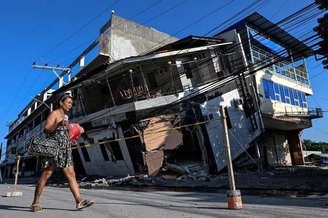 Philippine Earthquake Reshapes Coast, Leaving Residents Fearful and Stranded