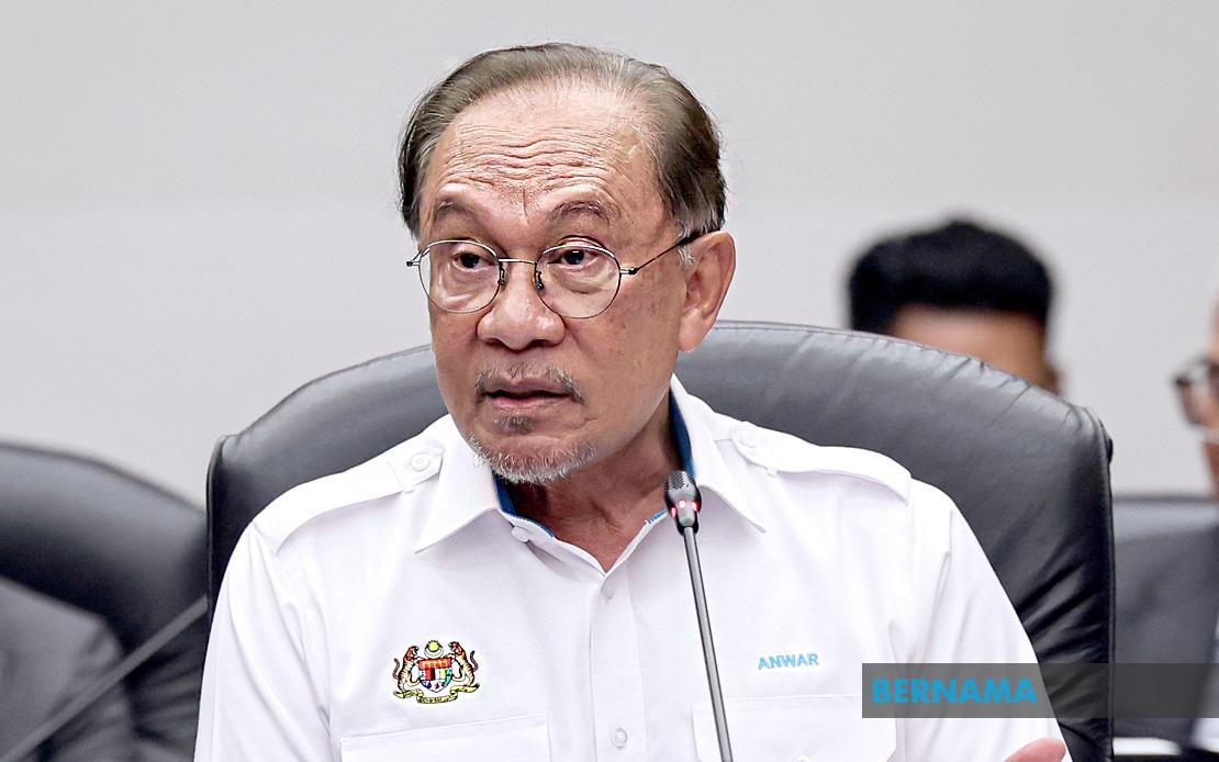 PM Anwar Offers Condolences Following Death of Seremban School Student