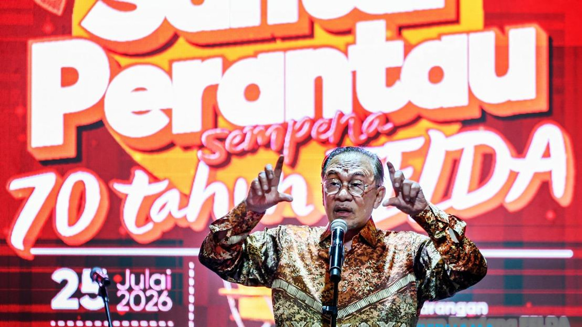 Anwar Pushes for Swift Action on Seven Felda Support Initiatives