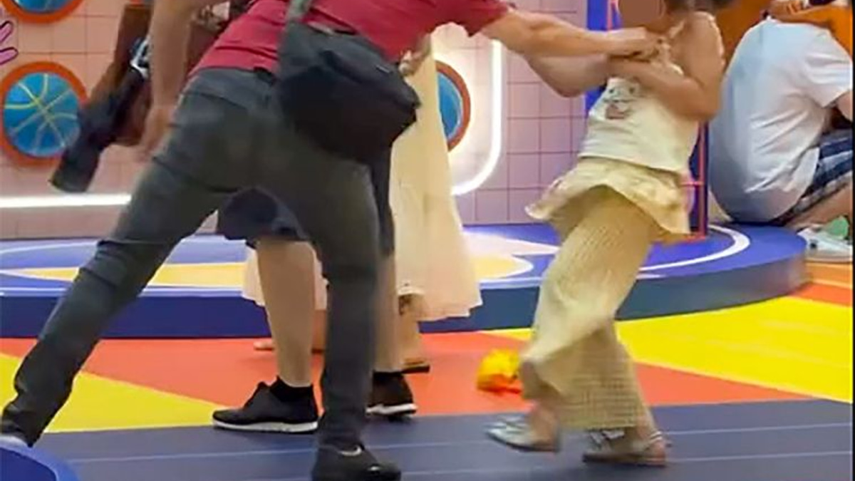 Hong Kong shopping centre scuffle leads to two arrests after girl struck by elderly woman
