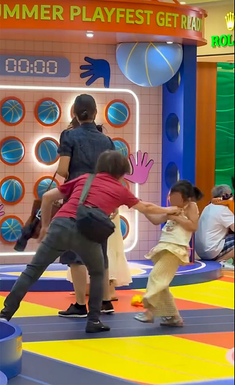 Hong Kong shopping centre scuffle leads to two arrests after girl struck by elderly woman
