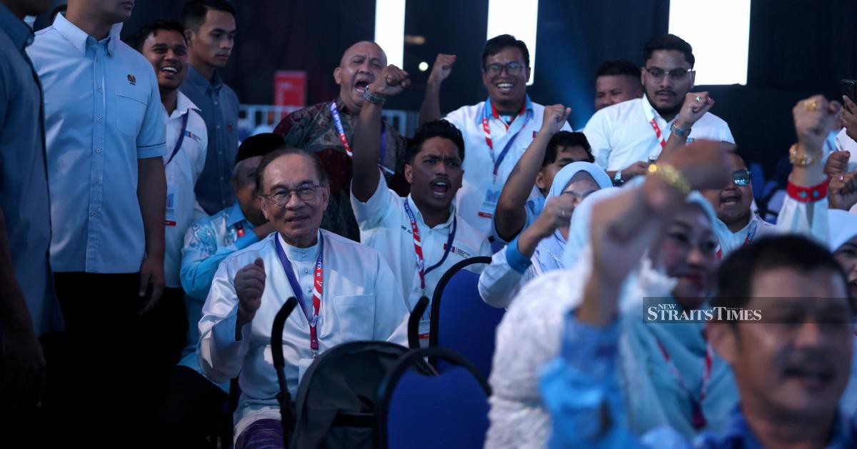 King Urged Government to Investigate Felda After Tackling Tabung Haji Crisis, Says Anwar
