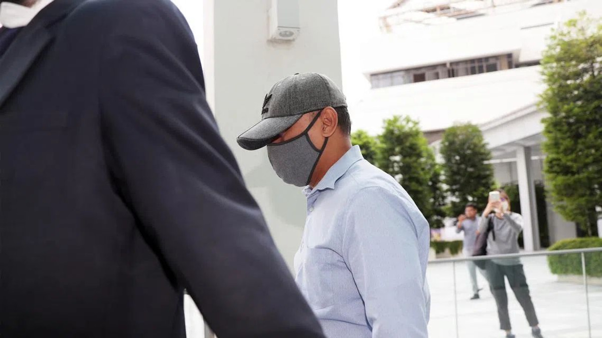 Singapore mosque executive jailed 14 months for steering S$223,000 contracts to friend's firm