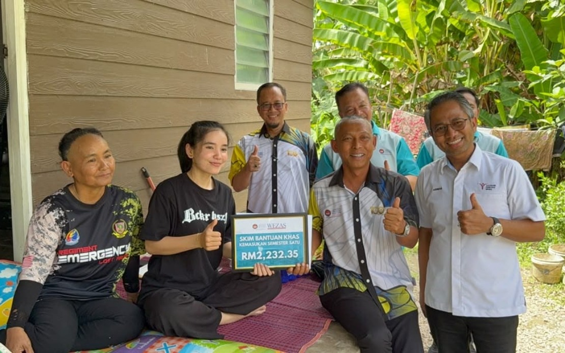 Three STPM Students Receive Financial Aid to Begin University Studies at UPSI
