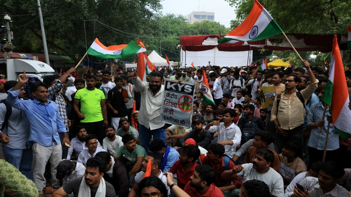Indian Youth Movement Stages Parliament Protest Demanding Education Reforms